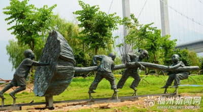 雕塑成花海公園風(fēng)景　32件作品國慶前全安裝完畢